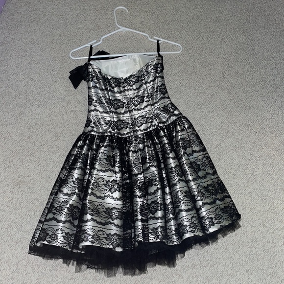 Junior girls dress - Picture 2 of 3